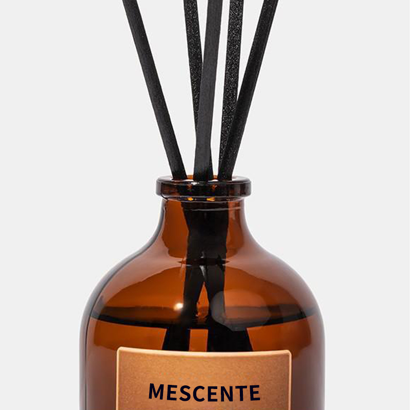 Big Black And Gold 100ml iriserende luksusglass Fargerike pinner Fiber Reed Diffuser Luftfrisker Løsemiddel