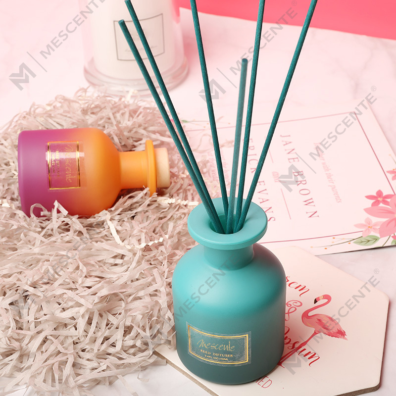 M&Scent private label rund flaske hjemmeduft siv diffuser