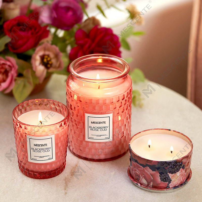 M&Scent tilpasset juledekorasjon Blackberry Rose Oud Icon Candle